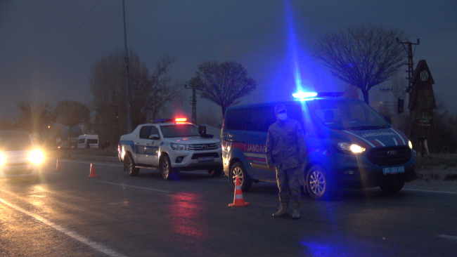 Van'da kamyonetle otomobil çarpıştı: 7 yaralı